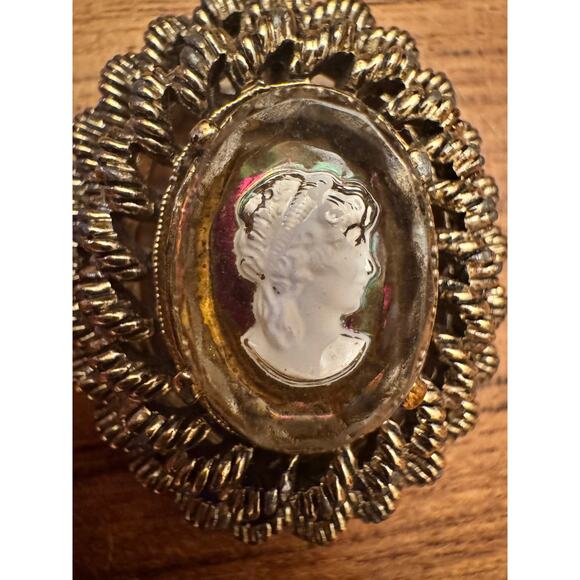 Vintage cameo brooch - Picture 2 of 5